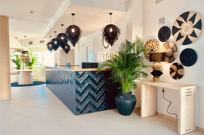 Imagen de los interiores del Hotel FERGUS Conil Park. Foto 21