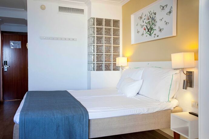 Imagen de la habitación del Hotel FERGUS Style Palma Beach. Foto 11