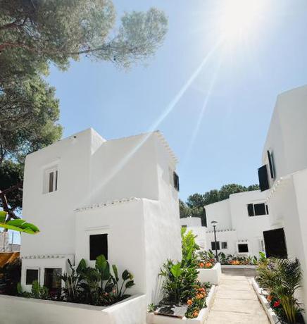 Imagen de los exteriores del Hotel FERGUS Style Punta Arabi. Foto 12