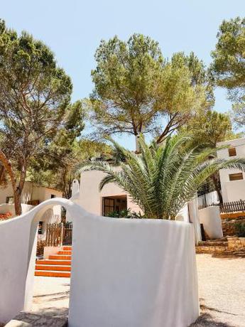 Imagen de los exteriores del Hotel FERGUS Style Punta Arabi. Foto 14