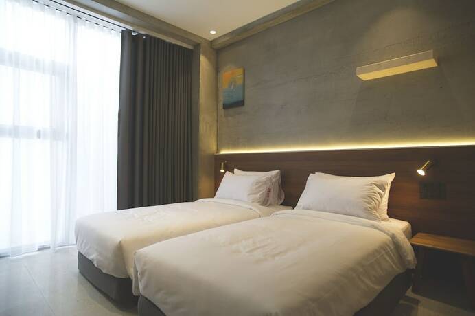 Imagen de la habitación del Hotel FFF. Foto 18