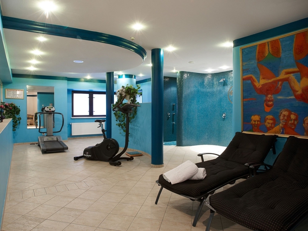 Imagen de la piscina del Hotel FG ROYAL. Foto 16