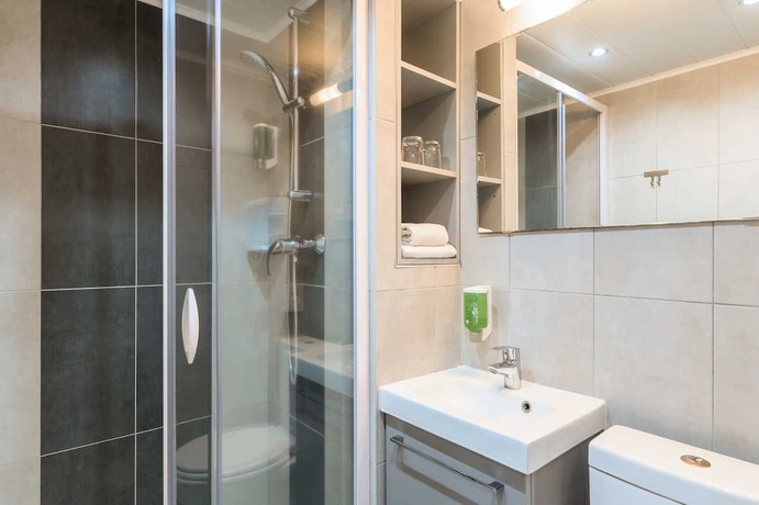 Imagen de la habitación del Hotel FH Confort H&ocirc;tel Orleans. Foto 18
