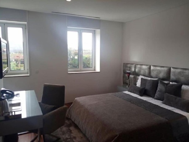 Imagen de la habitación del Hotel FH. Foto 7