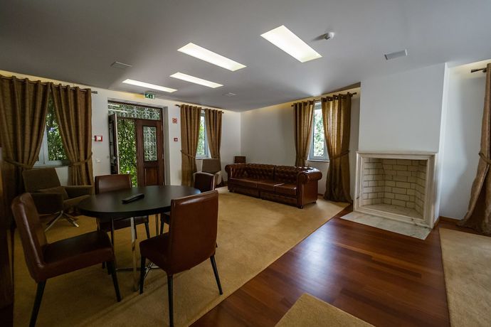 Imagen de los interiores del Hotel FH. Foto 20