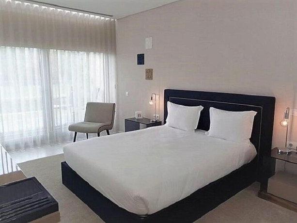 Imagen de la habitación del Hotel FH. Foto 15