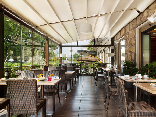 Imagen del bar/restaurante del Hotel FH55 Grand Hotel Mediterraneo. Foto 12