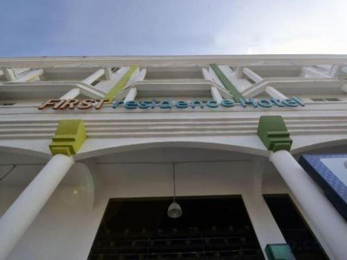 Imagen general del Hotel FIRST RESIDENCE HOTEL. Foto 2