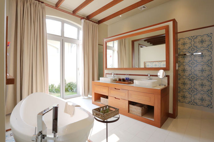 Imagen de los interiores del Hotel FLC Luxury Resort Samson. Foto 15