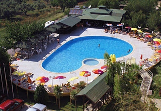 Imagen de la piscina del Hotel FLORA SUIT. Foto 3