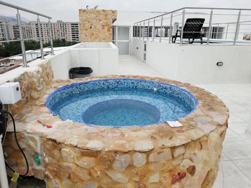 Imagen de la habitación del Hotel FLORA SUITES DELUXE. Foto 19