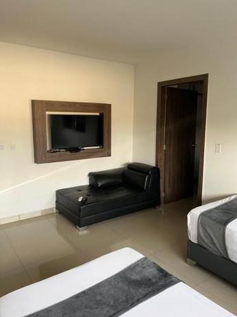 Imagen general del Hotel FLORA SUITES DELUXE. Foto 7