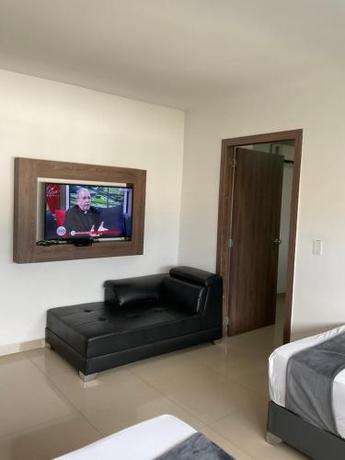 Imagen general del Hotel FLORA SUITES DELUXE. Foto 10