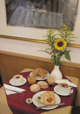 Imagen del bar/restaurante del Hotel FLORENCE. Foto 2