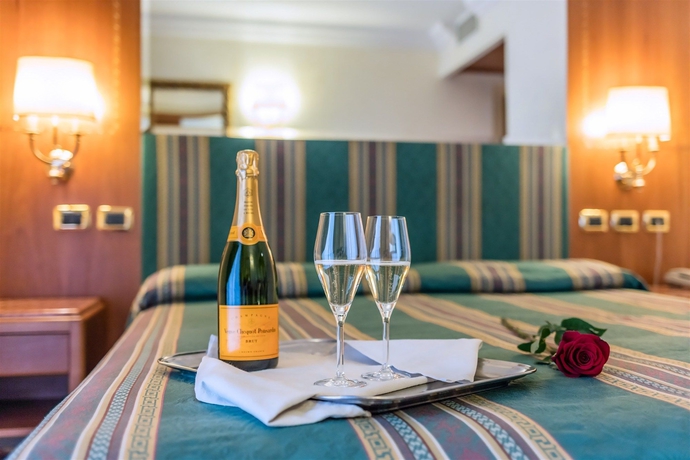 Imagen de la habitación del Hotel FLORIDIA. Foto 4