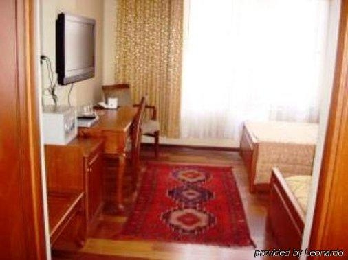 Imagen de la habitación del Hotel FLORYA KONAGI. Foto 10