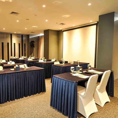 Imagen de los interiores del Hotel FM7 Resort - Jakarta Airport. Foto 13