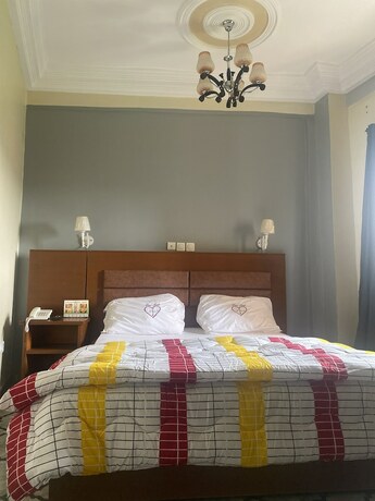 Imagen de la habitación del Hotel FONO H&Ocirc;TEL Sarl. Foto 19
