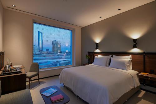 Imagen de la habitación del Hotel FORM Al Jadaf, Dubai, a Member of Design Hotels. Foto 18
