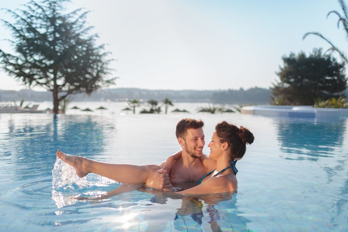 Imagen de la piscina del Hotel FORTUNA POREC. Foto 14