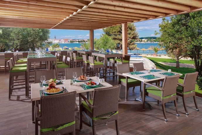 Imagen del bar/restaurante del Hotel FORTUNA POREC. Foto 5