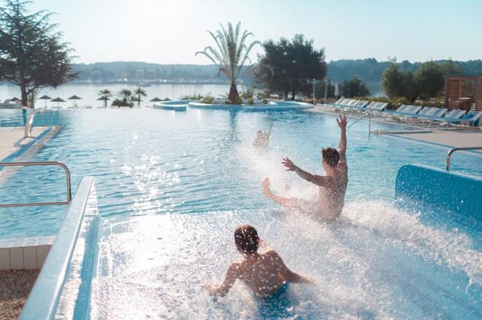 Imagen de la piscina del Hotel FORTUNA POREC. Foto 15