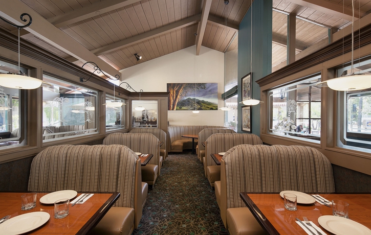Imagen del bar/restaurante del Hotel FOUND Hotels, Santa Barbara, Series by Marriott. Foto 2