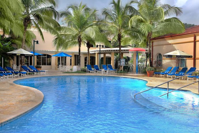 Imagen de la piscina del Hotel FOUR POINTS BY SHERATON CAGUAS REAL CASINO. Foto 9