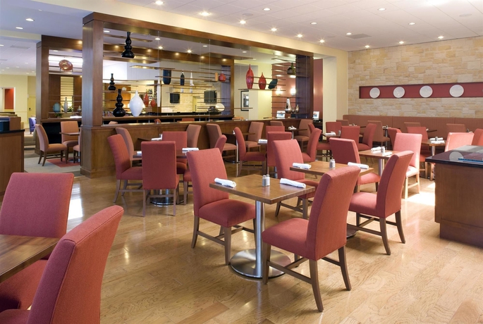 Imagen del bar/restaurante del Hotel FOUR POINTS BY SHERATON HOUSTON MEMORIAL CITY. Foto 2