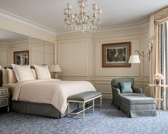Imagen de la habitación del Hotel FOUR SEASONS GEORGE V PARIS. Foto 2