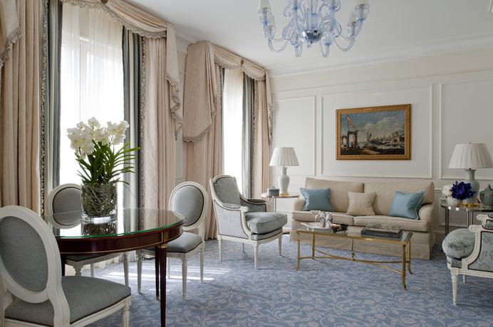 Imagen de la habitación del Hotel FOUR SEASONS GEORGE V PARIS. Foto 3