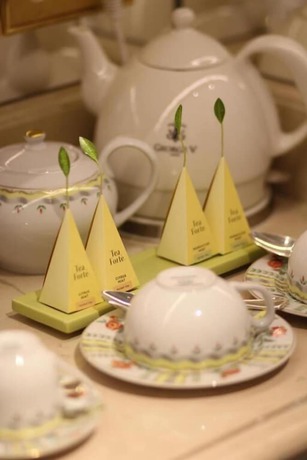 Imagen de la habitación del Hotel FOUR SEASONS GEORGE V PARIS. Foto 7