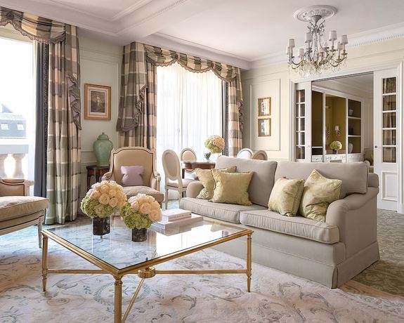 Imagen de la habitación del Hotel FOUR SEASONS GEORGE V PARIS. Foto 10