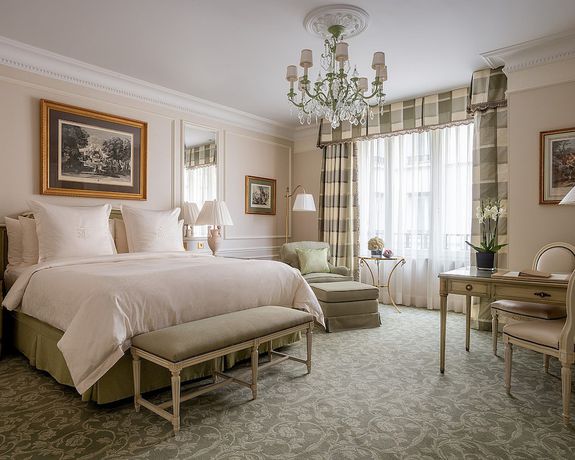 Imagen de la habitación del Hotel FOUR SEASONS GEORGE V PARIS. Foto 13