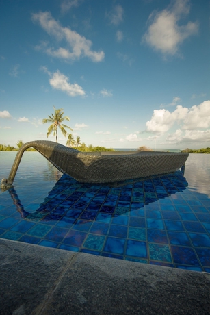 Imagen de la piscina del Hotel FOX Jimbaran Beach. Foto 15