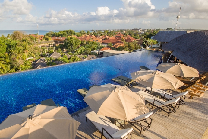 Imagen de la piscina del Hotel FOX Jimbaran Beach. Foto 16