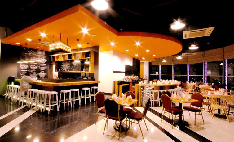 Imagen del bar/restaurante del Hotel FOX Lite Hotel Metro Indah - Bandung. Foto 4