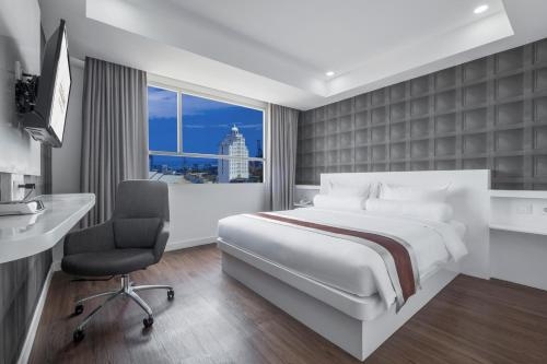 Imagen de la habitación del Hotel FOX Lite Royal Bay Makassar. Foto 8