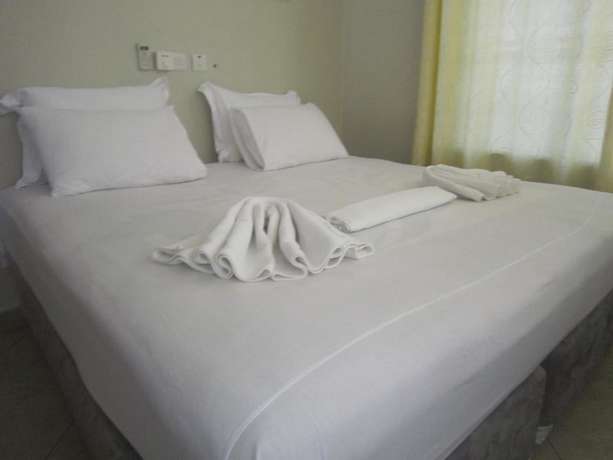 Imagen de la habitación del Hotel FQ. Foto 7