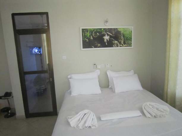 Imagen de la habitación del Hotel FQ. Foto 9