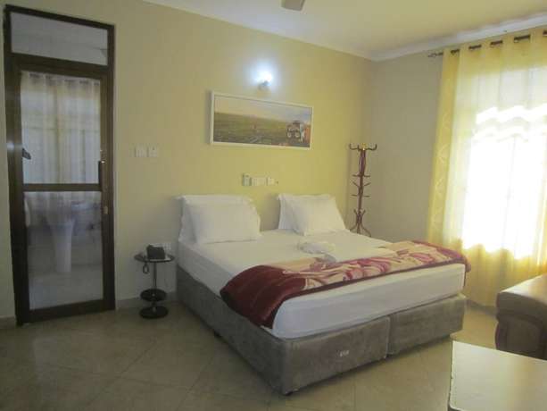 Imagen de la habitación del Hotel FQ. Foto 12