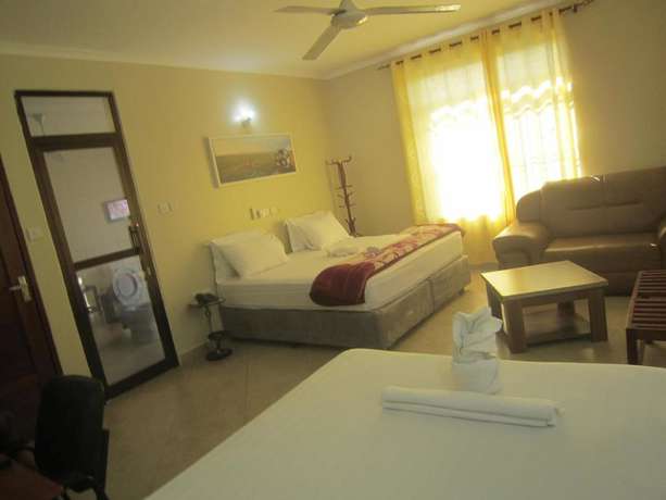 Imagen de la habitación del Hotel FQ. Foto 15