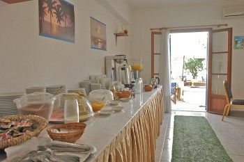 Imagen del bar/restaurante del Hotel FRANGISCOS INN. Foto 5