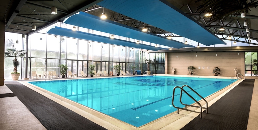Imagen de la piscina del Hotel FRASER SUITES NANJING. Foto 18
