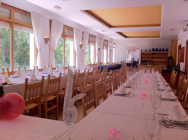 Imagen del bar/restaurante del Hotel FUERTESCUSA. Foto 3