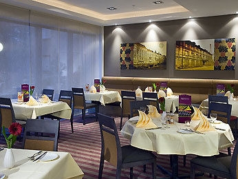 Imagen del bar/restaurante del Hotel FUERTHER MERCURE NUERNBERG WES. Foto 8