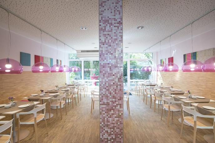 Imagen del bar/restaurante del Hotel Fab. Foto 2