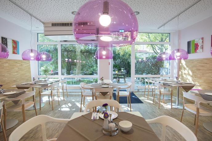 Imagen del bar/restaurante del Hotel Fab. Foto 3