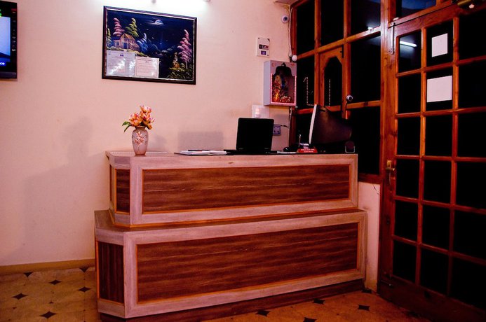 Imagen de los interiores del Hotel FabAditya Home Stay. Foto 7