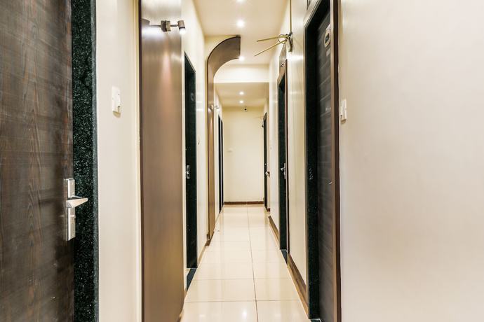 Imagen de los interiores del Hotel FabAdore Inn. Foto 12